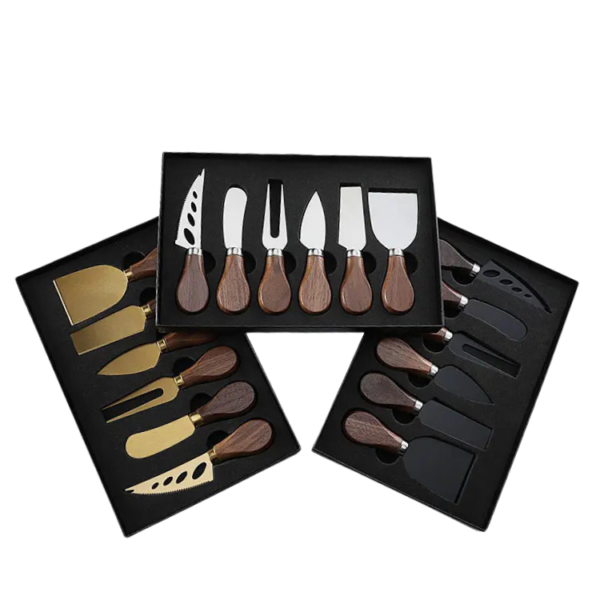 Set 6 cuțite pentru brânzeturi în cutie, disponibile în culorile argintie, aurie și neagră
