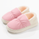 Papuci de casă roz cu interior pufos crem, din material moale, perfecți pentru iarnă