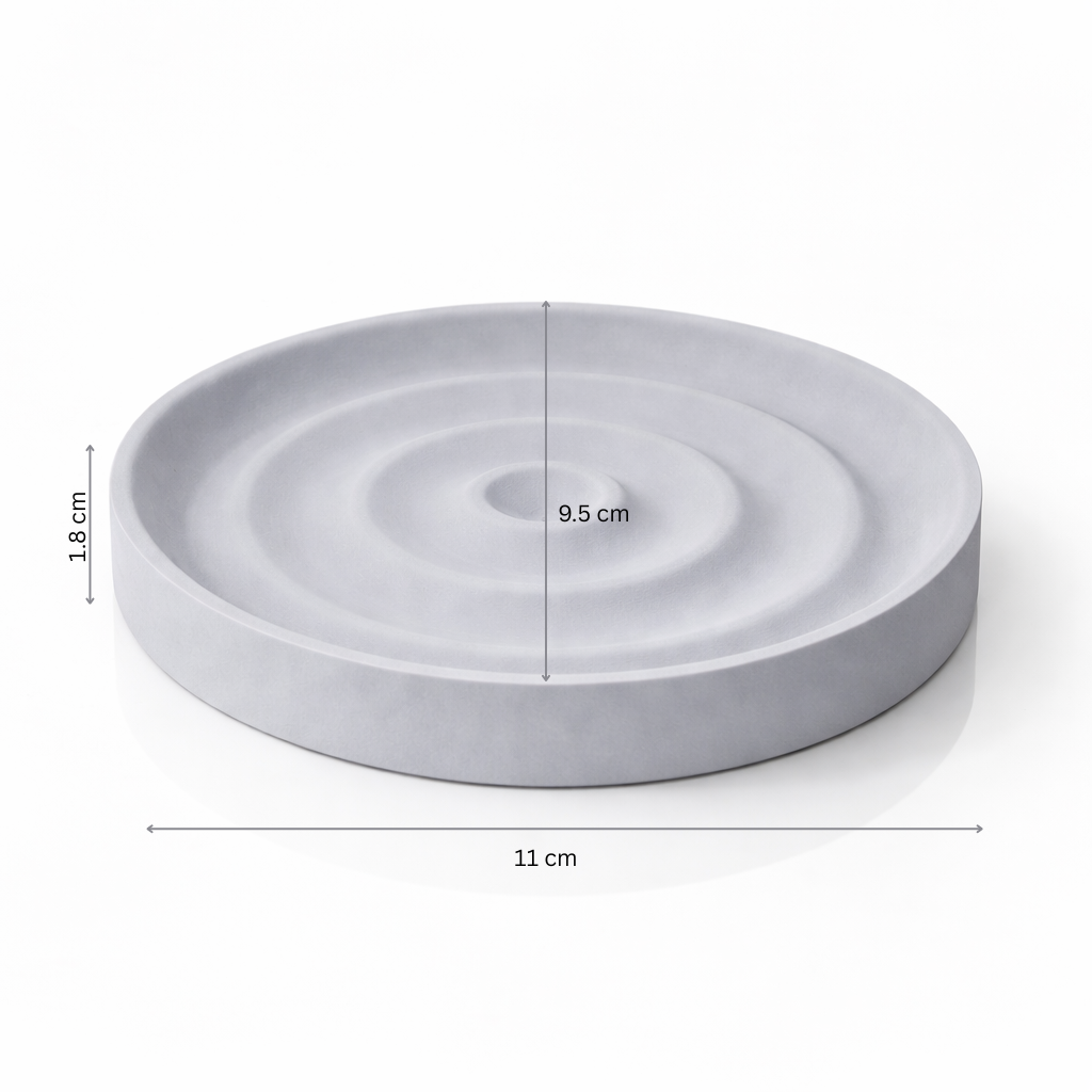 Dimensiuni săpunieră din piatră de diatomit Dimensiuni săpunieră din piatră de diatomit: diametru 11 cm, înălțime 1,8 cm